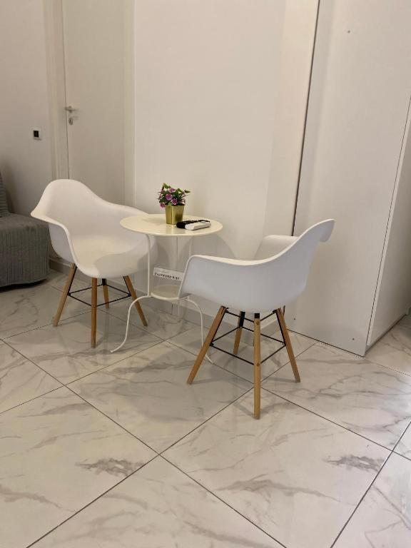 Domus Luigi Leone 2 Bed and Breakfast Napels Buitenkant foto