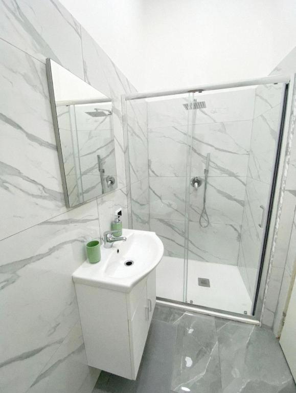 Domus Luigi Leone 2 Bed and Breakfast Napels Buitenkant foto